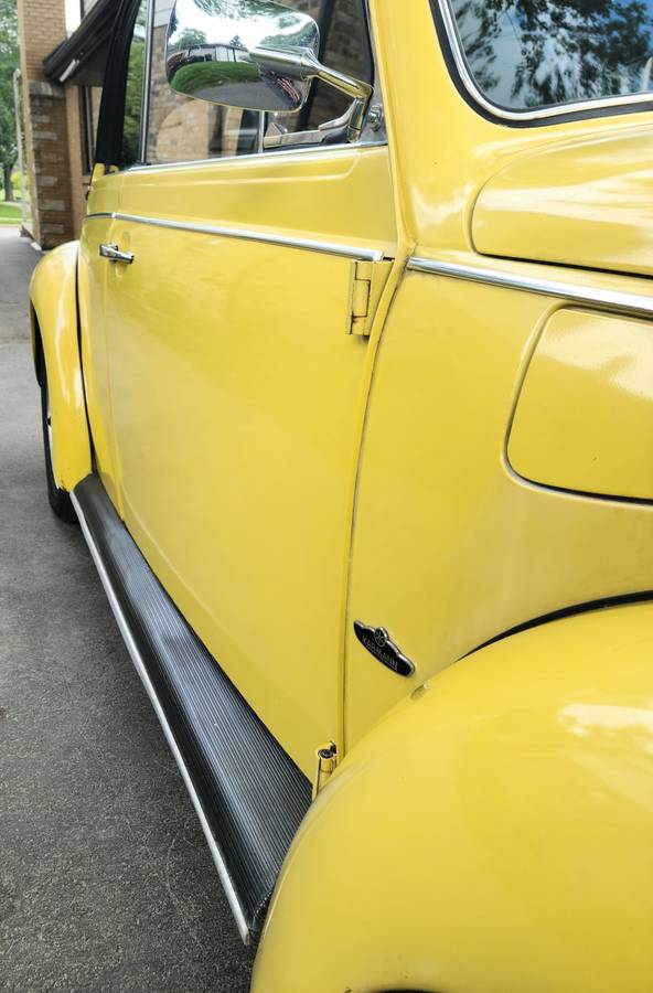 Volkswagon-super-beetle-1972-yellow-12