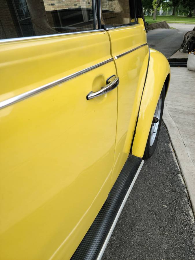 Volkswagon-super-beetle-1972-yellow-13