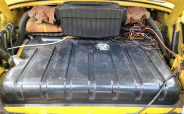 Volkswagon-super-beetle-1972-yellow-15