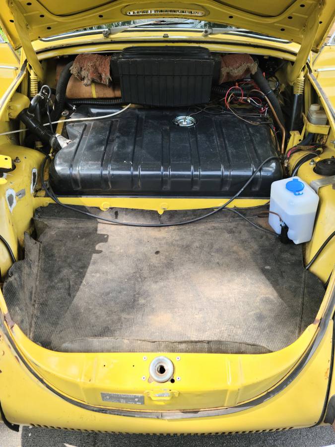 Volkswagon-super-beetle-1972-yellow-16