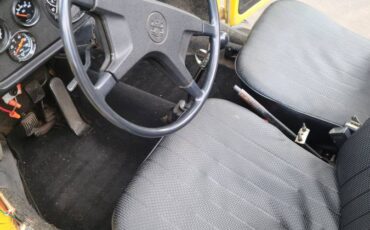 Volkswagon-super-beetle-1972-yellow-2