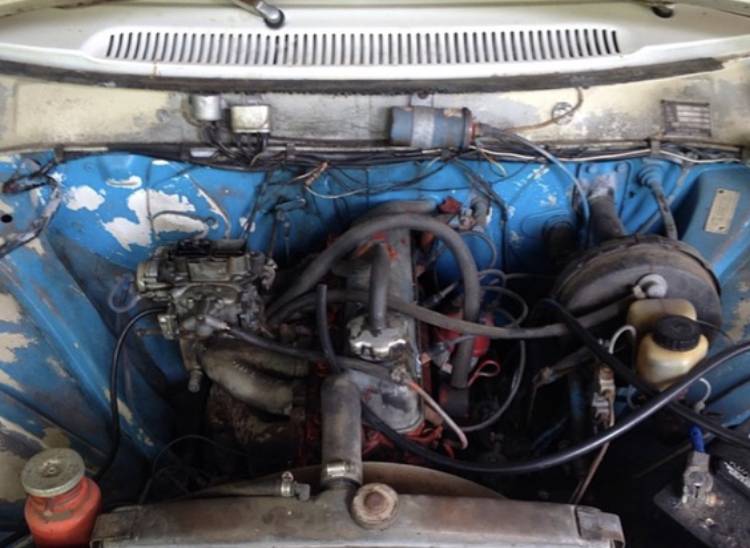 Volvo-142s-1969-white-11