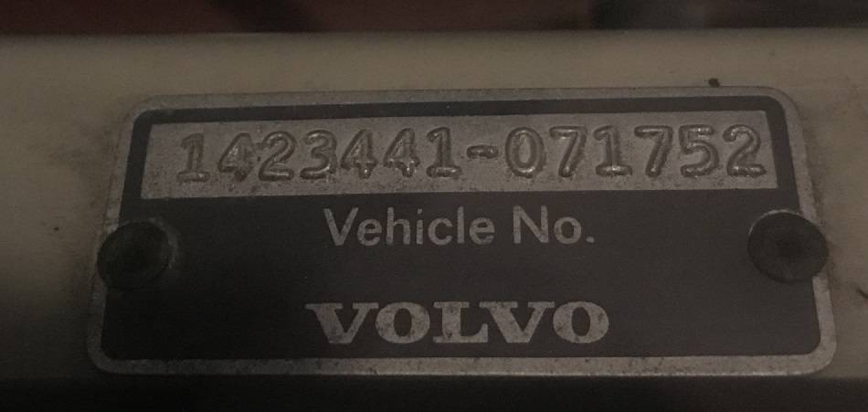 Volvo-142s-1969-white-12