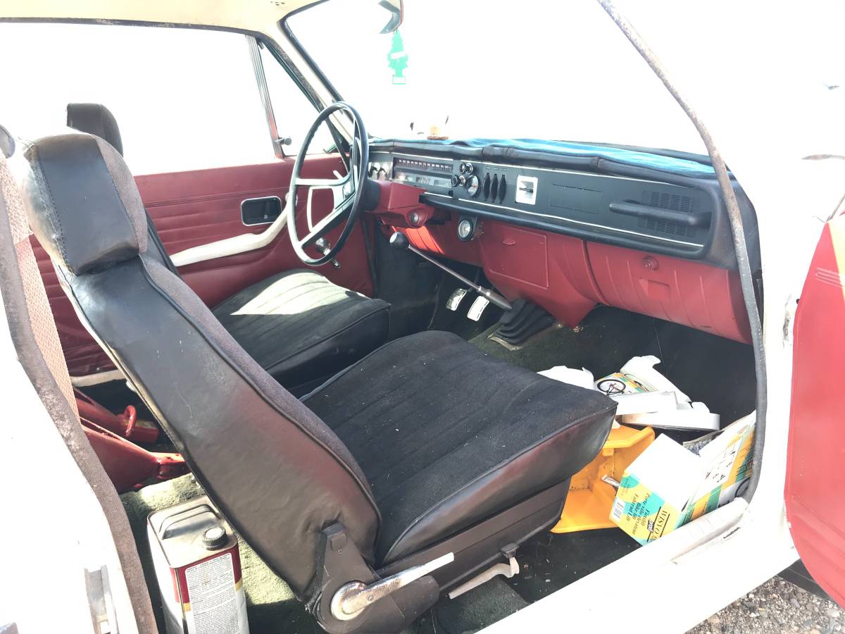 Volvo-142s-1969-white-2