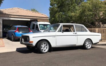 Volvo-142s-1969-white
