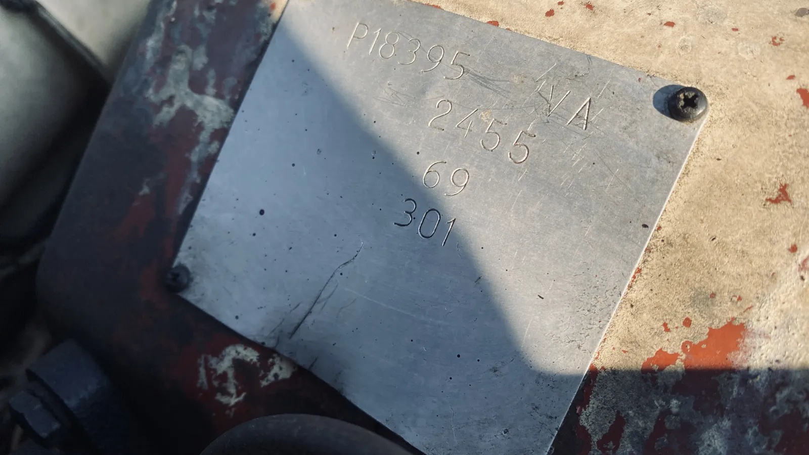 Volvo-1800-1962-Pearl-White-Red-10