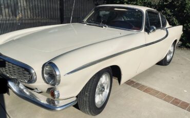 Volvo-1800-1962-Pearl-White-Red-12