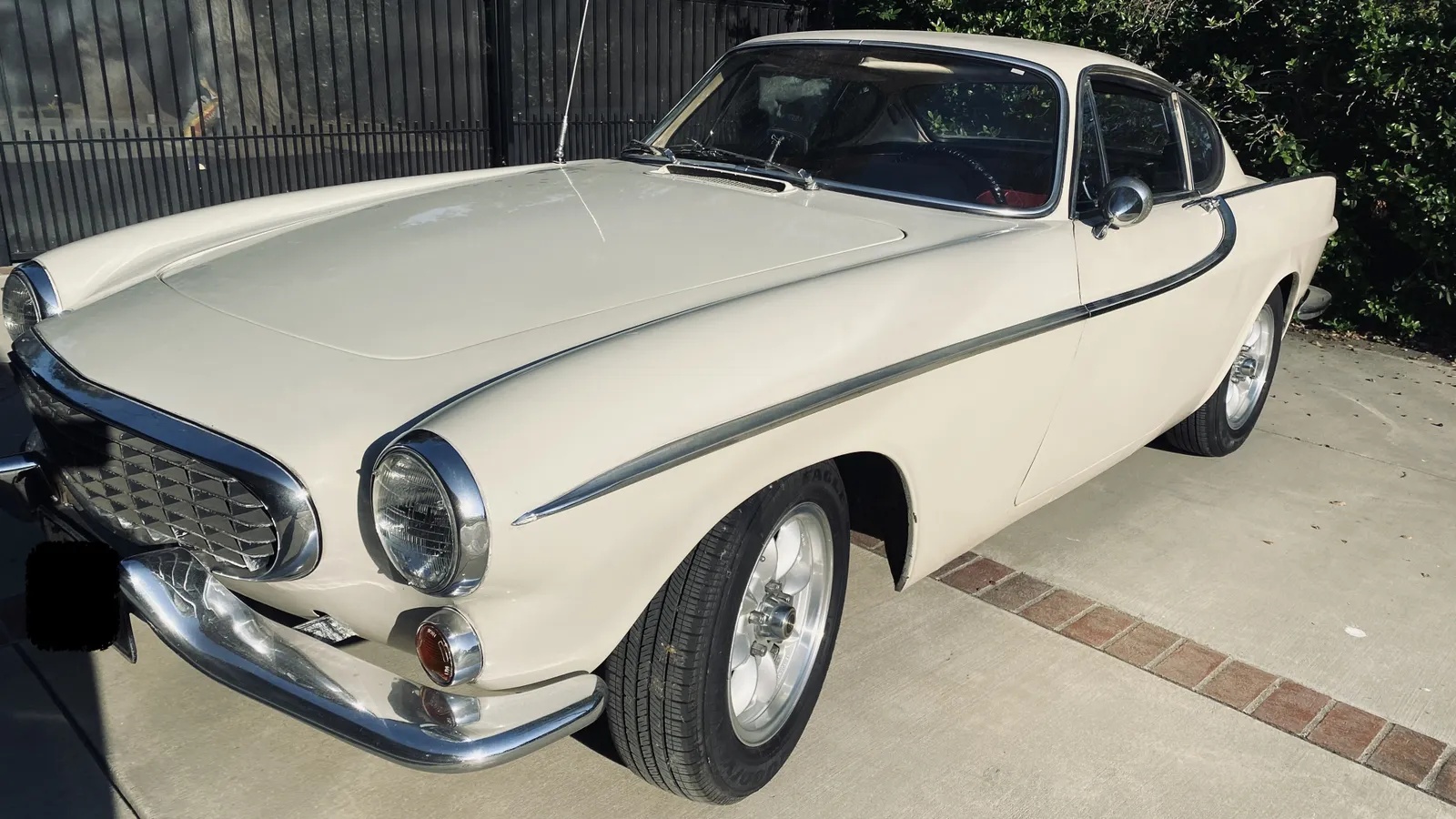 Volvo-1800-1962-Pearl-White-Red-12