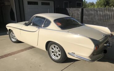 Volvo-1800-1962-Pearl-White-Red-2