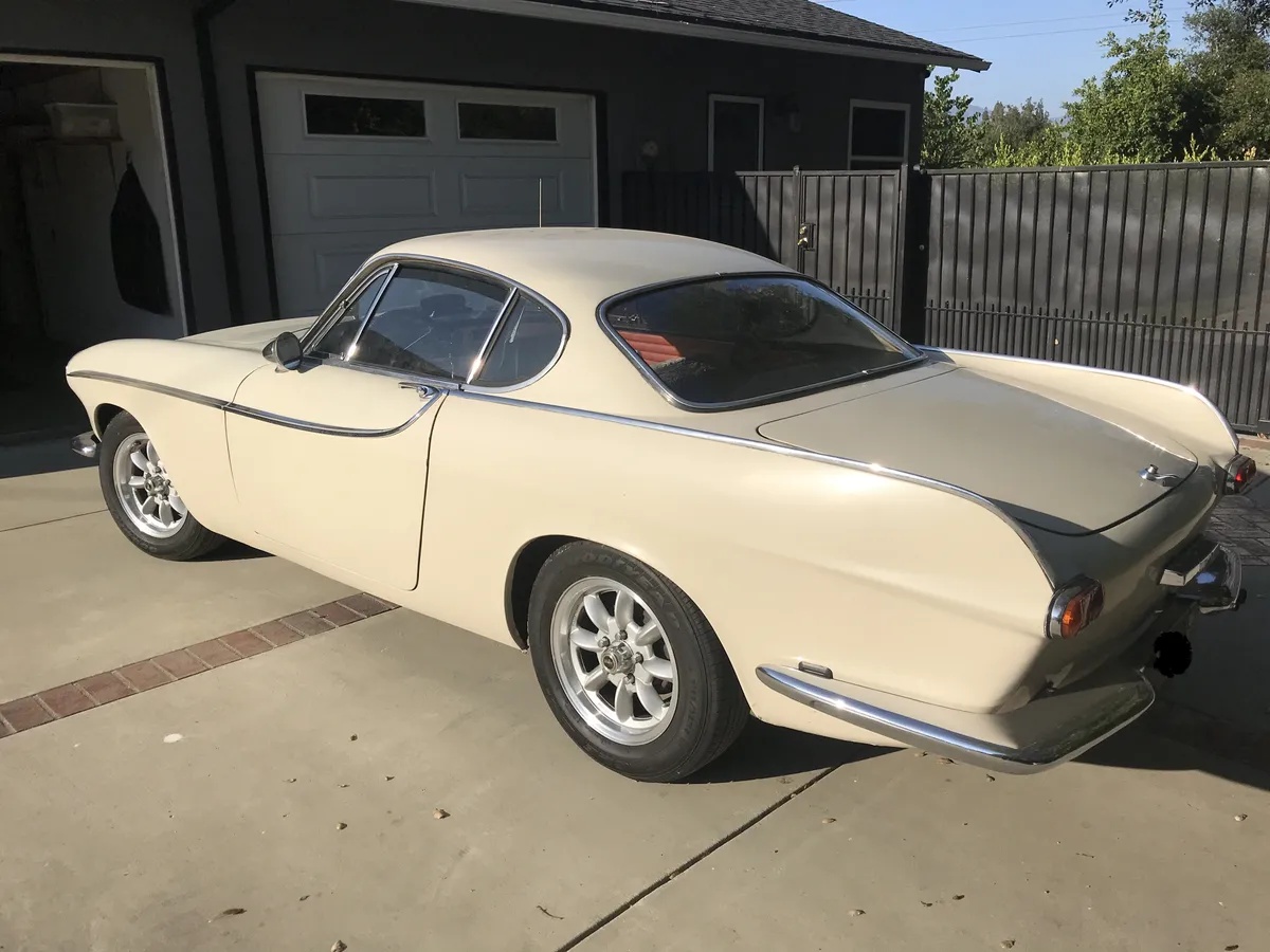 Volvo-1800-1962-Pearl-White-Red-2