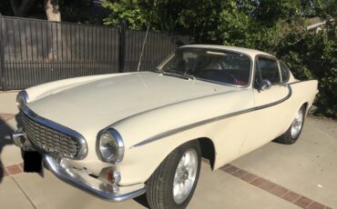 Volvo-1800-1962-Pearl-White-Red