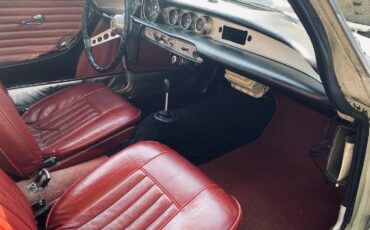 Volvo-1800-1962-Pearl-White-Red-4