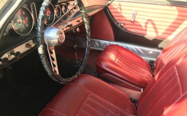 Volvo-1800-1962-Pearl-White-Red-5