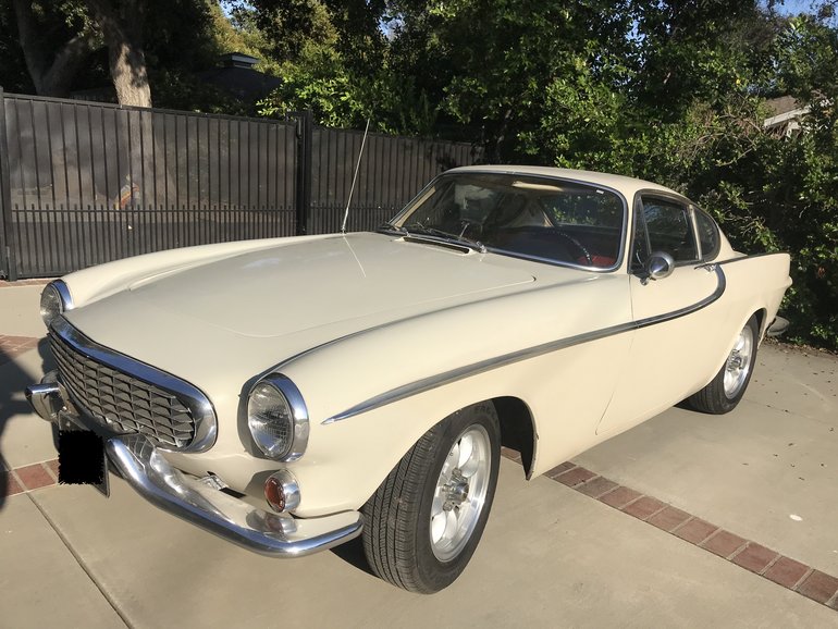 Volvo-1800-1962-Pearl-White-Red