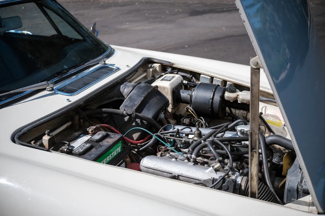 Volvo-1800es-1973-California-White-Blue-11