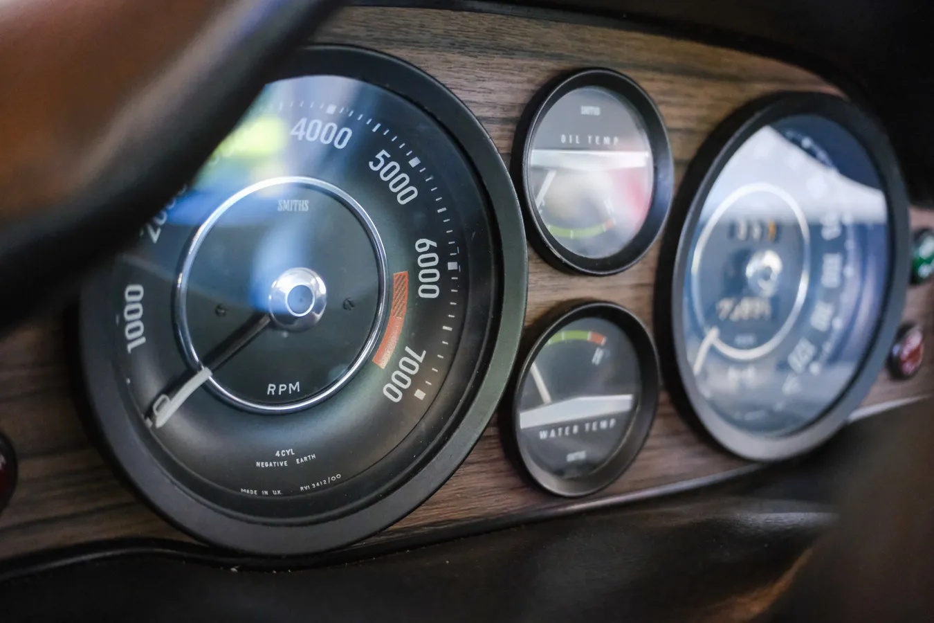 Volvo-1800es-1973-California-White-Blue-12