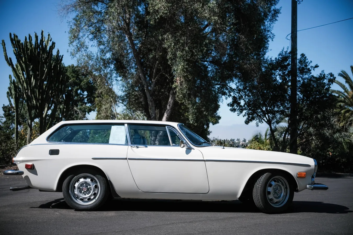 Volvo-1800es-1973-California-White-Blue-3