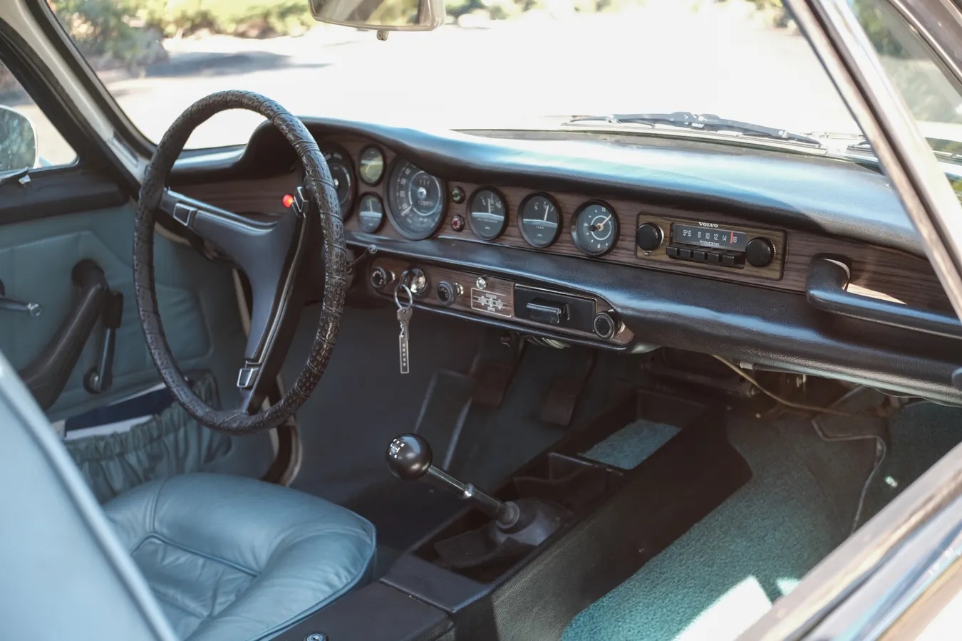 Volvo-1800es-1973-California-White-Blue-6