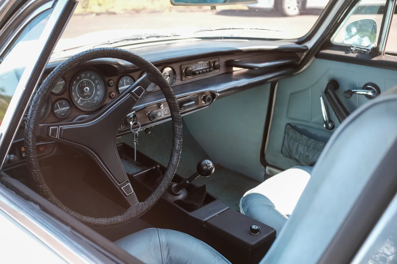 Volvo-1800es-1973-California-White-Blue-9