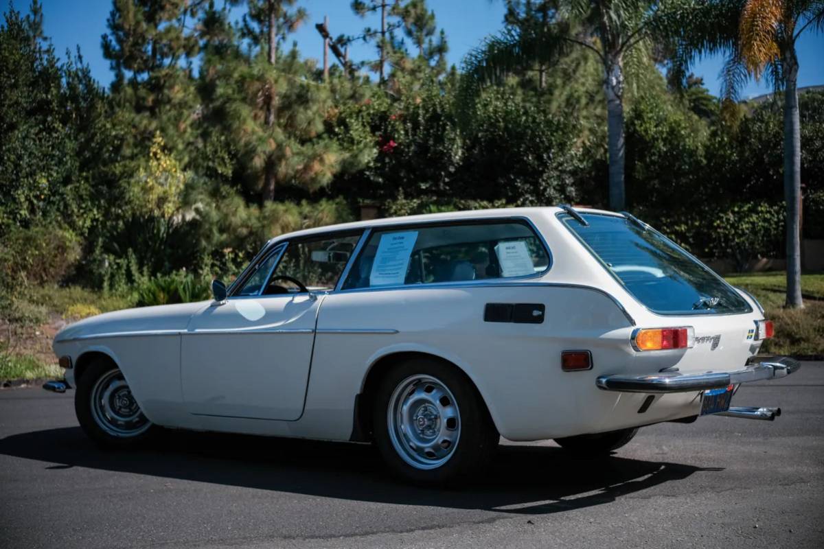 Volvo-1800es-1973-white-1