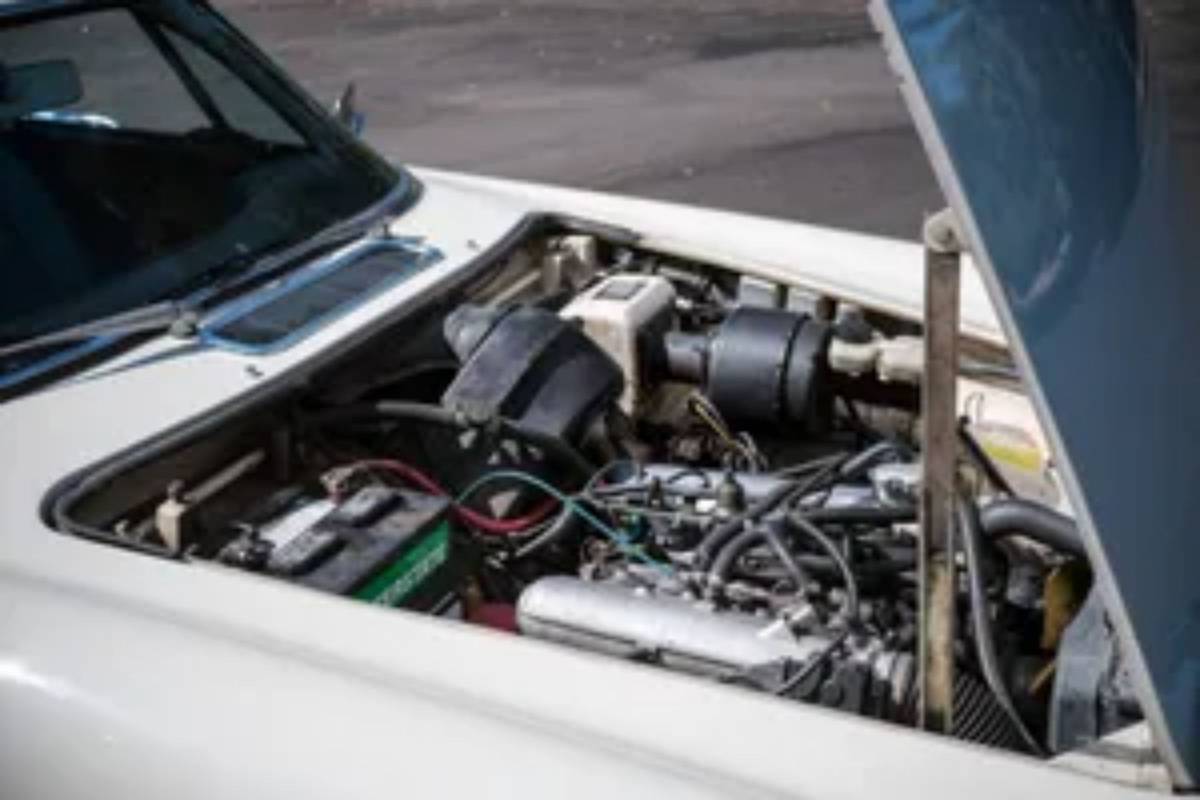 Volvo-1800es-1973-white-10