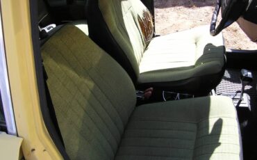 Volvo-1973-yellow-2