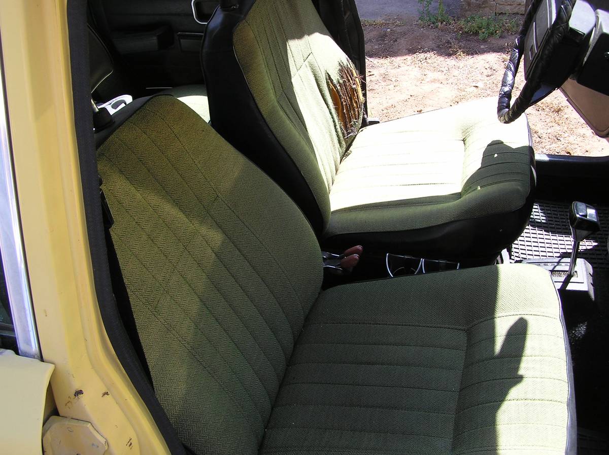 Volvo-1973-yellow-2