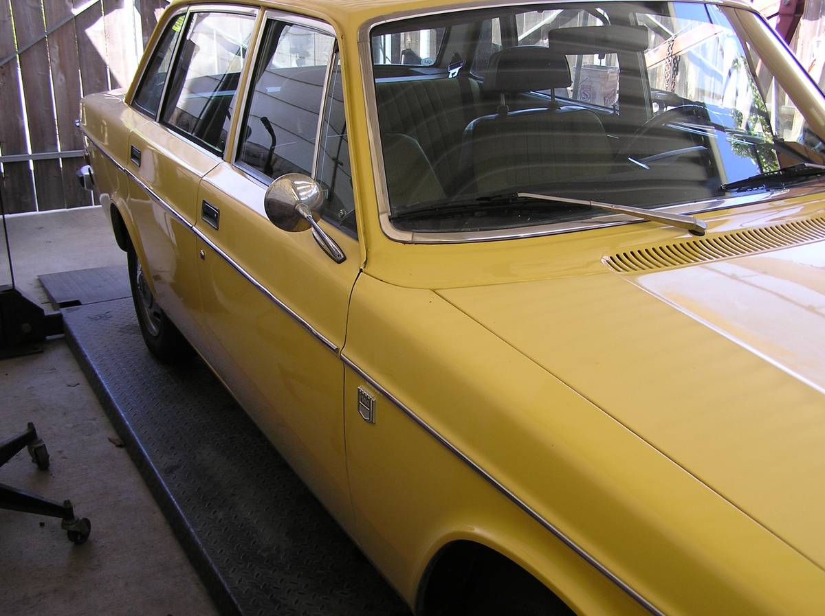 Volvo-1973-yellow-3