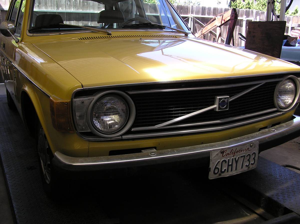 Volvo-1973-yellow-4