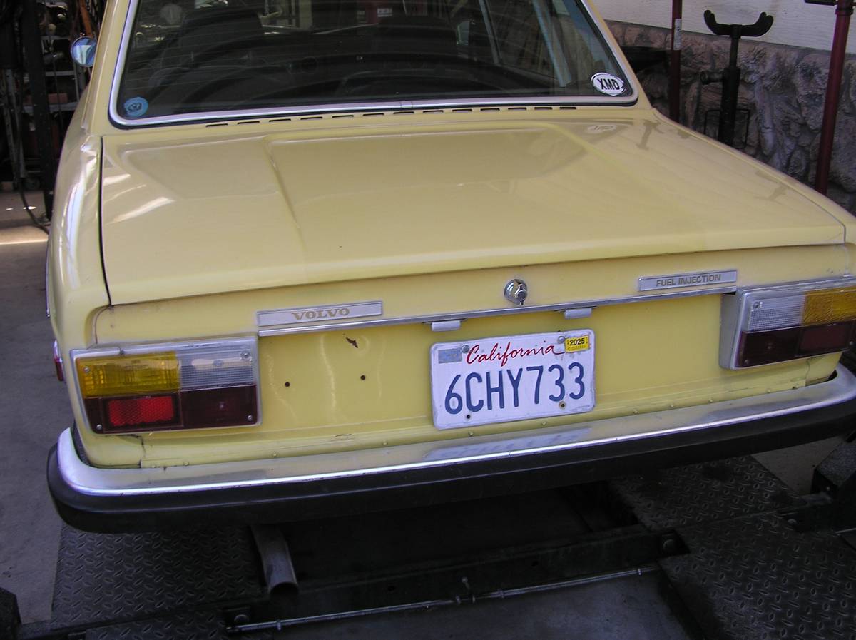 Volvo-1973-yellow-5