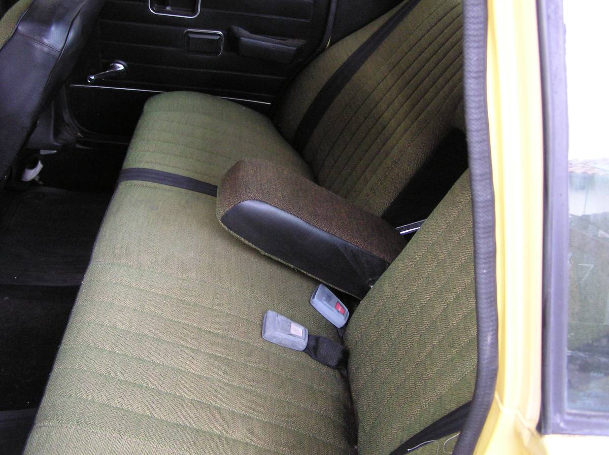 Volvo-1973-yellow-6