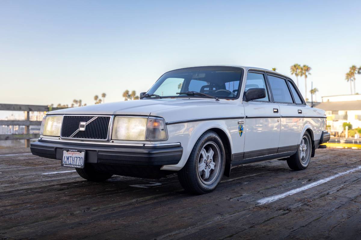 Volvo-1991-white-1