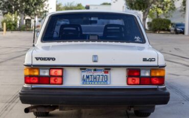 Volvo-1991-white-15