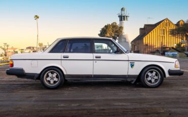 Volvo-1991-white-2