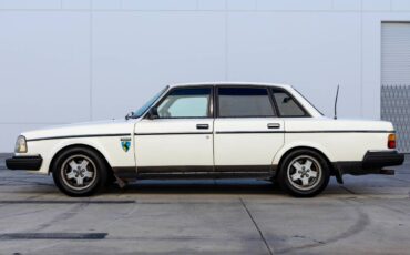 Volvo-1991-white-4