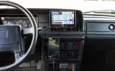 Volvo-1991-white-6