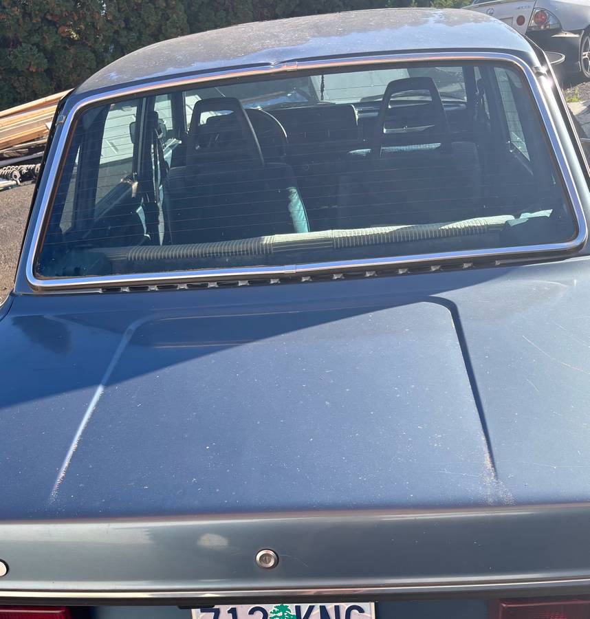 Volvo-240-1984-blue-2