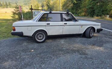 Volvo-240-1984-white-10