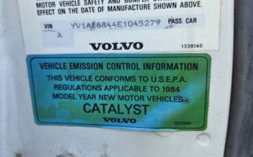 Volvo-240-1984-white-18