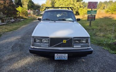 Volvo-240-1984-white-5