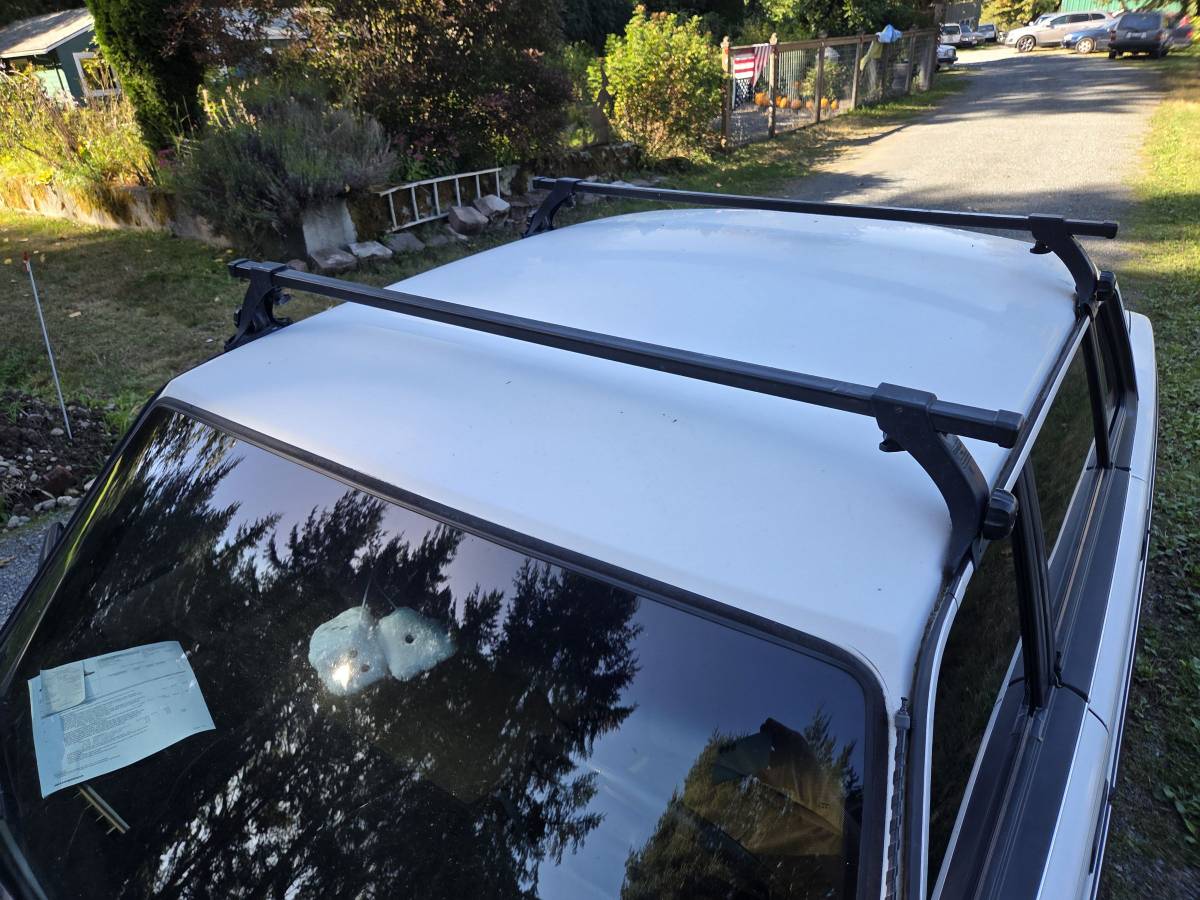 Volvo-240-1984-white-6