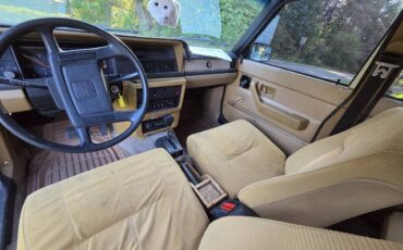 Volvo-240-1984-white-8
