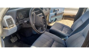 Volvo-240-1985-Silver-Blue-3