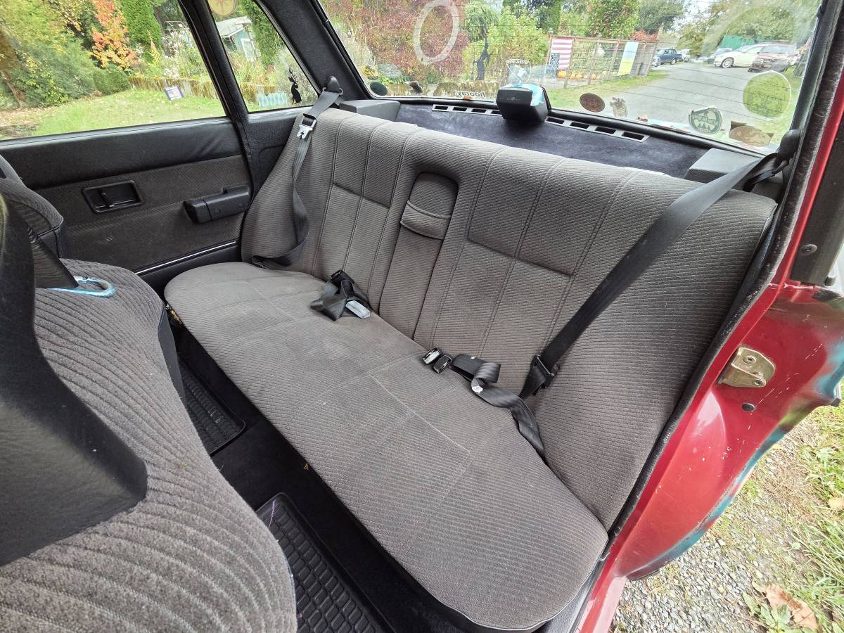 Volvo-240-1988-custom-9