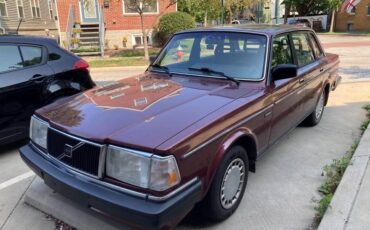 Volvo-240-1989-red-4