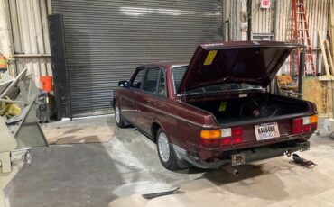 Volvo-240-1989-red-7