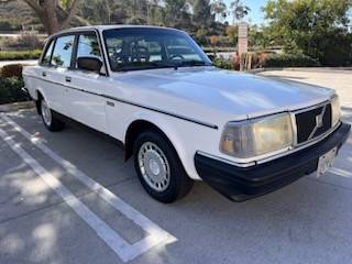 Volvo-240-1990-white-1