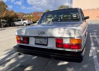 Volvo-240-1990-white-5