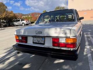 Volvo-240-1990-white-5