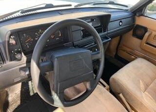 Volvo-240-1990-white-6
